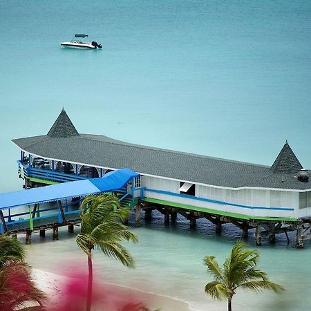 Starfish Halcyon Cove Hotel Dickenson Bay Exterior photo